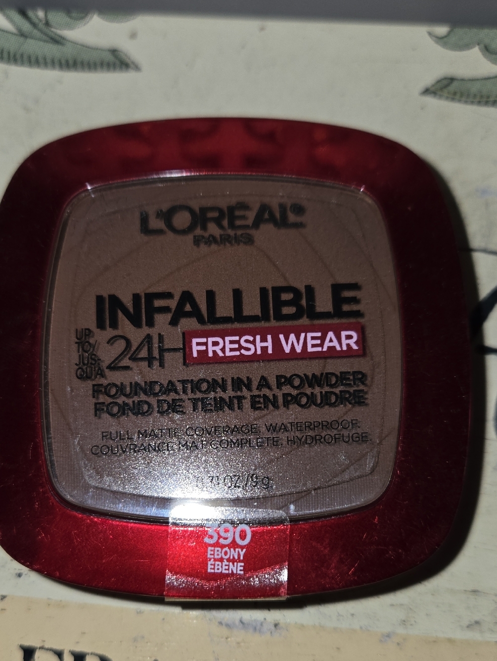 L'Oreal Infallible Fresh Wear Foundation In A Powder - 390 Ebony